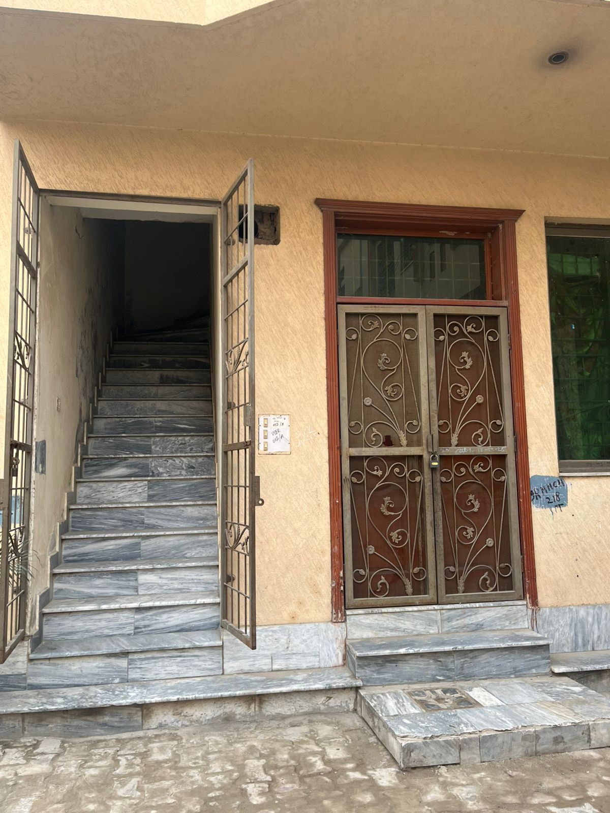 3.5 Marla Triple-Story House for Sale in Ahbab Colony