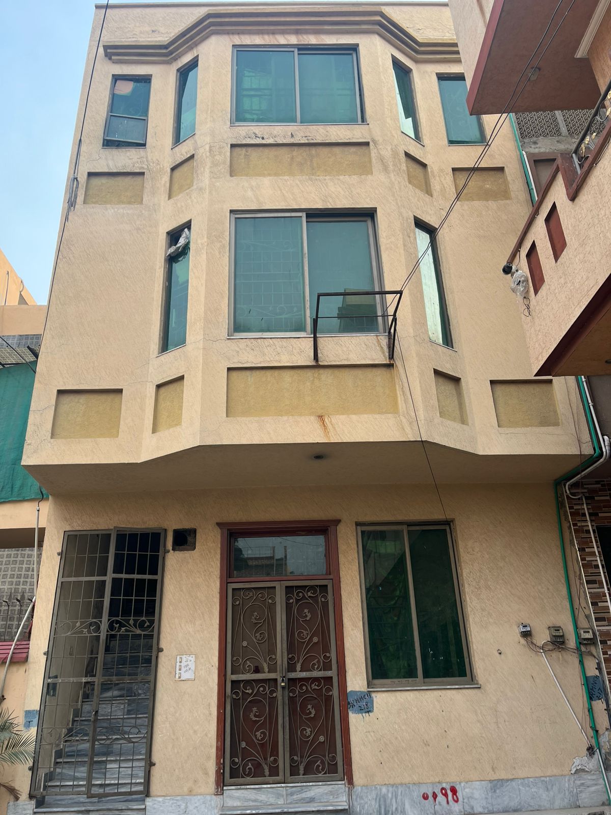 3.5 Marla Triple-Story House for Sale in Ahbab Colony