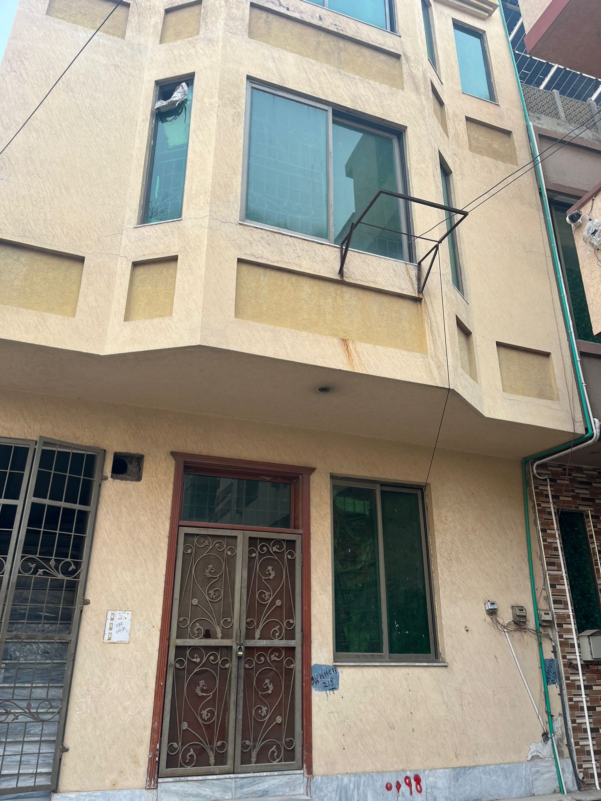 3.5 Marla Triple-Story House for Sale in Ahbab Colony